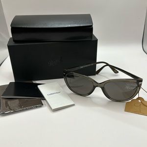 NEW Persol sunglasses 100% UV protection . Tempered glass